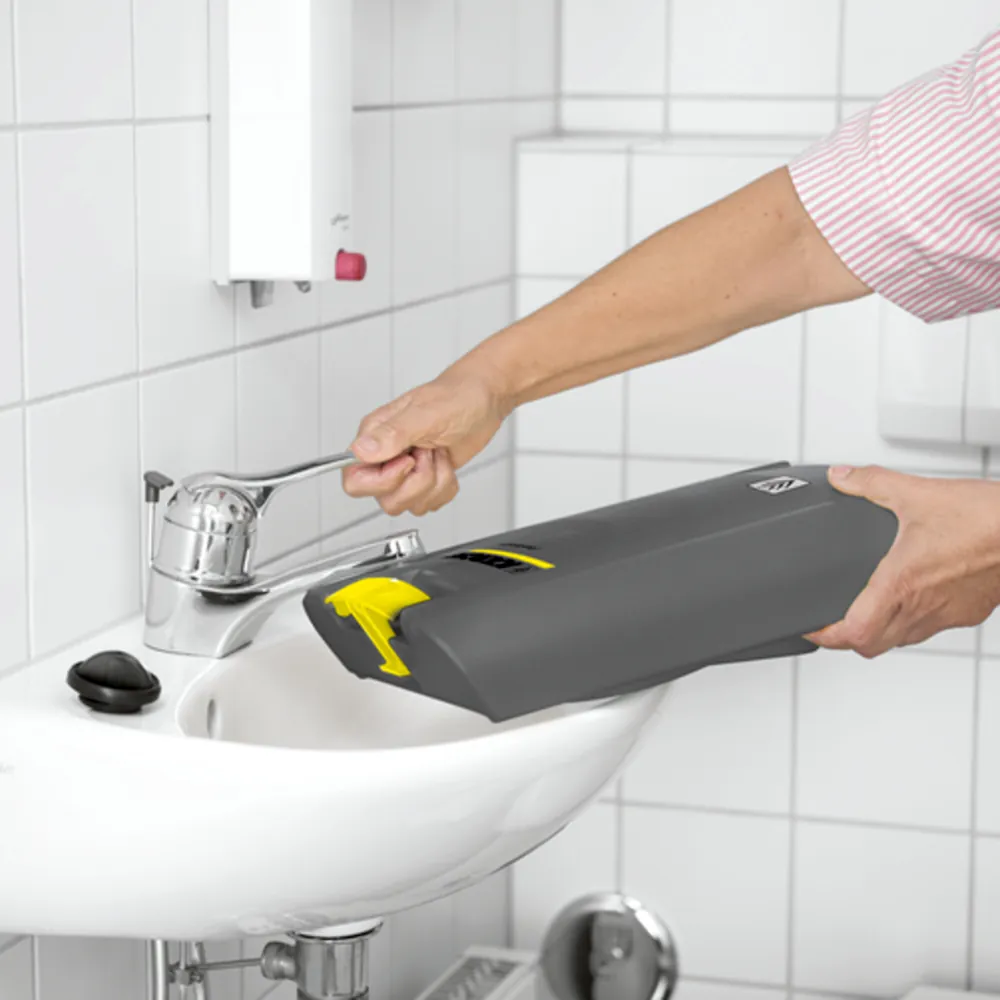 Máy chà sàn nhỏ gọn Karcher BR 30/4 C Adv – Thùng chứa có thể tháo rời