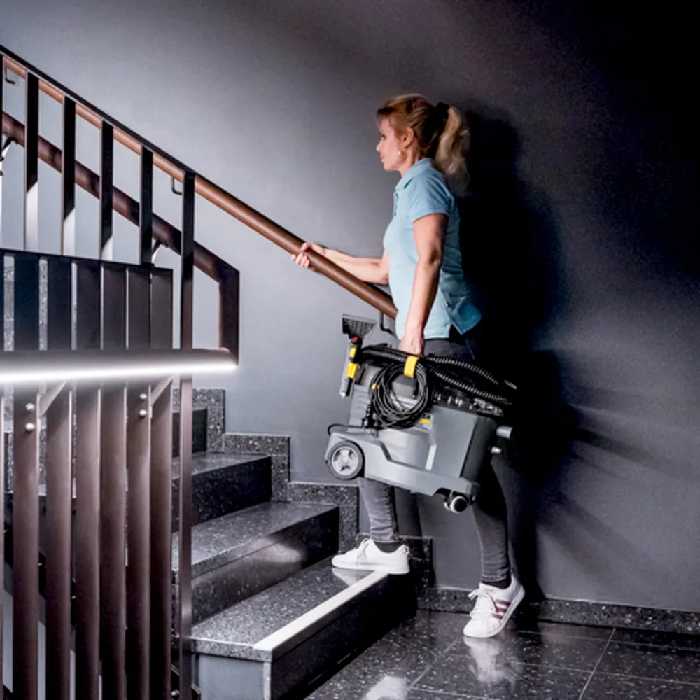 Máy giặt thảm Karcher Puzzi 8/1 – Trọng lượng nhẹ và thiết kế nhỏ gọn, chắc chắn