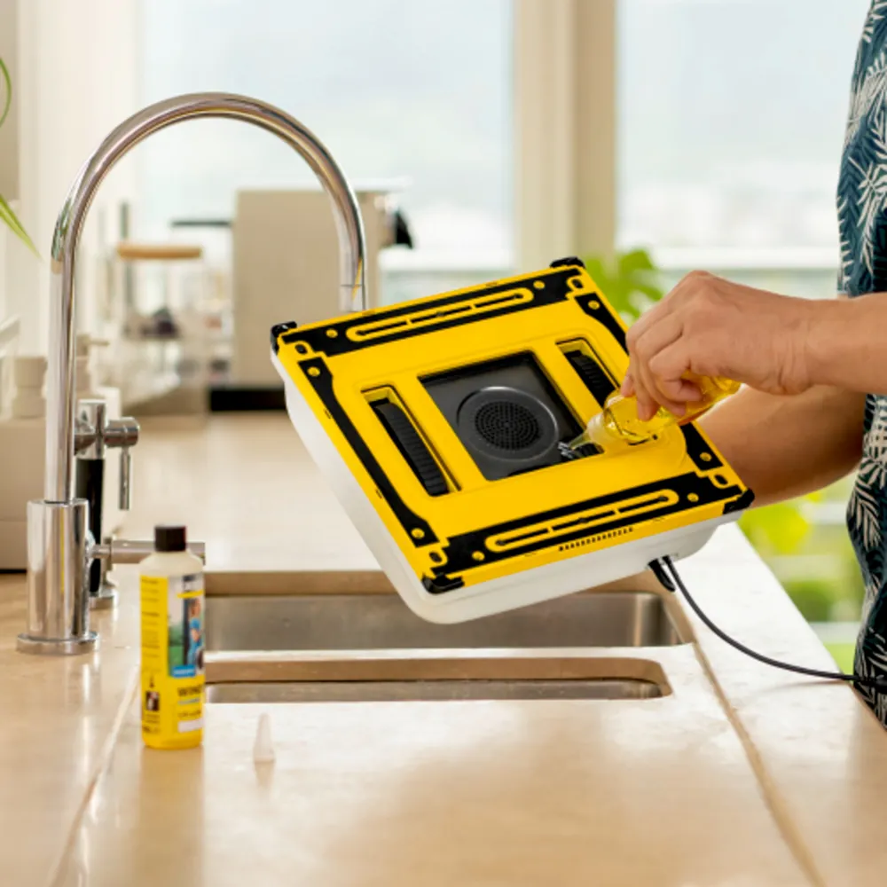 Robot lau kính Karcher RCW 4 – Phun chất tẩy rửa tự động